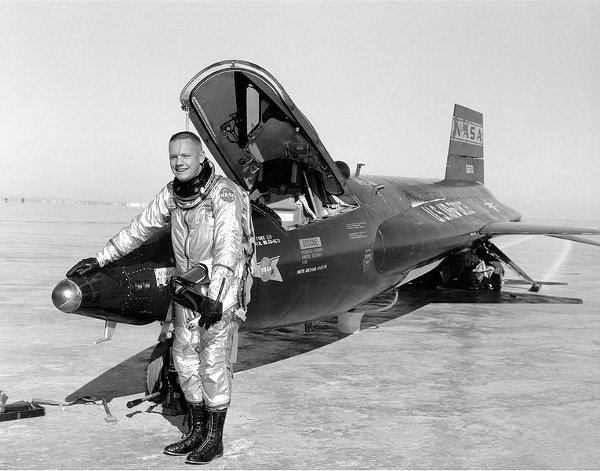 765px-pilot_neil_armstrong_and_x-15
