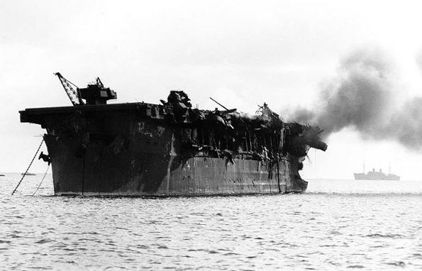 cr07 Resterne af hangarskibet USS Independence efter Baker shot