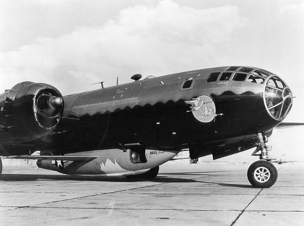 na08 Testflyet Bell X-1 under en næsebemalet B-29