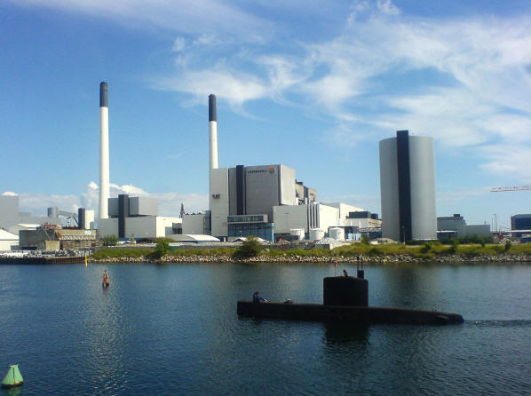 nau05 Nautilus står ud gennem Københavns havn