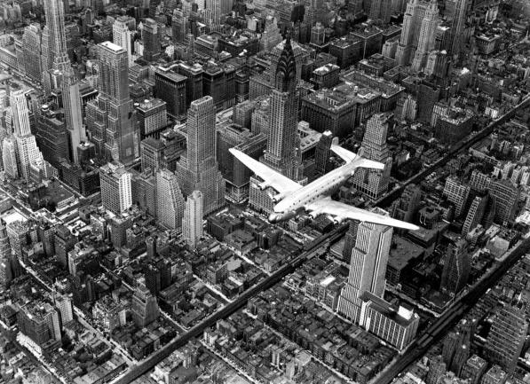 ny013 Douglas DC-4 over Midtown i 1939
