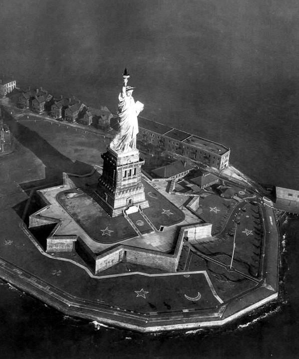 ny03 Frihedsgudinden i 1931 med underlige astronomiske symboler