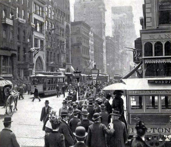 ny07 På har med moden - Lower Broadway i 1899.