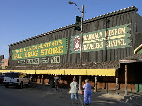 ra060 Wall Drug Store (Mother of Roadside Attractions) lever i bedste velgående
