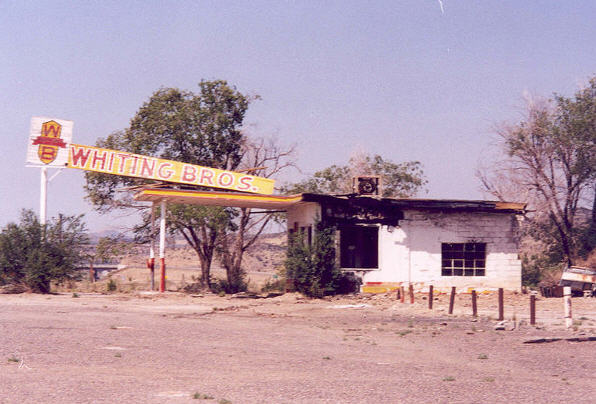 route66_07 Forladt og nedbrændt - benzintank langs den gamle Route 66
