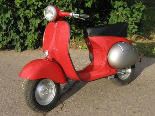 scooter05 En ægte socialistisk scooter er naturligvis rød