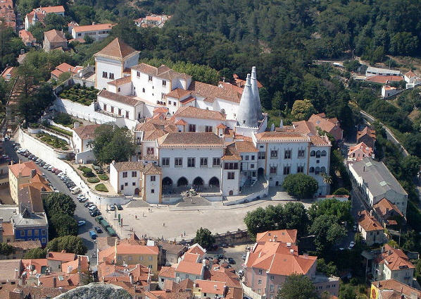 sintra01 Bycentrum med kongeslottet fra 1600tallet