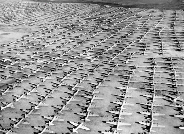 B-17 bombemaskiner venter på ophuggerens økse