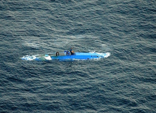 sub02 We all live in a blue submarine - opbragt i rum sø