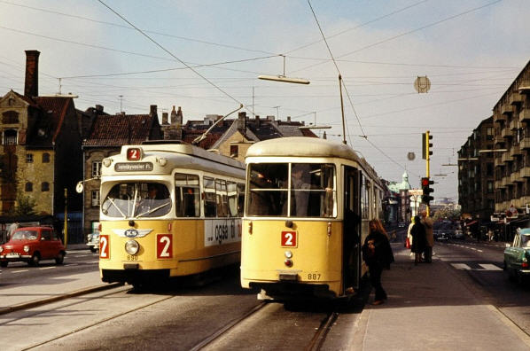 vogn04 KS-ledvogne nr. 890 og 887 på Christianshavns torv